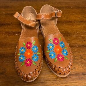 Mexican leather huaraches Embroidered Floral Brown Sandals size 8.5